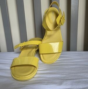 Hush Puppies Yellow Women's Patent Leather Strappy Sandals Size 7